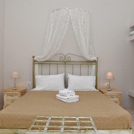 Oisyra Hotel Ermoupoli Ngoại thất bức ảnh