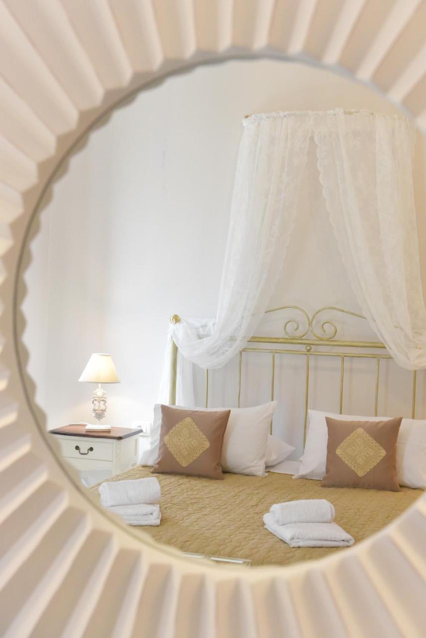 Oisyra Hotel Ermoupoli Ngoại thất bức ảnh