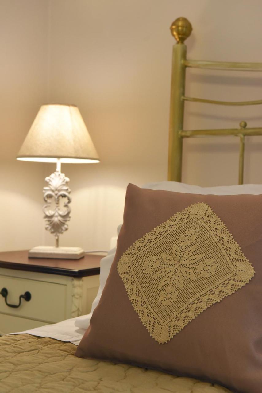 Oisyra Hotel Ermoupoli Ngoại thất bức ảnh