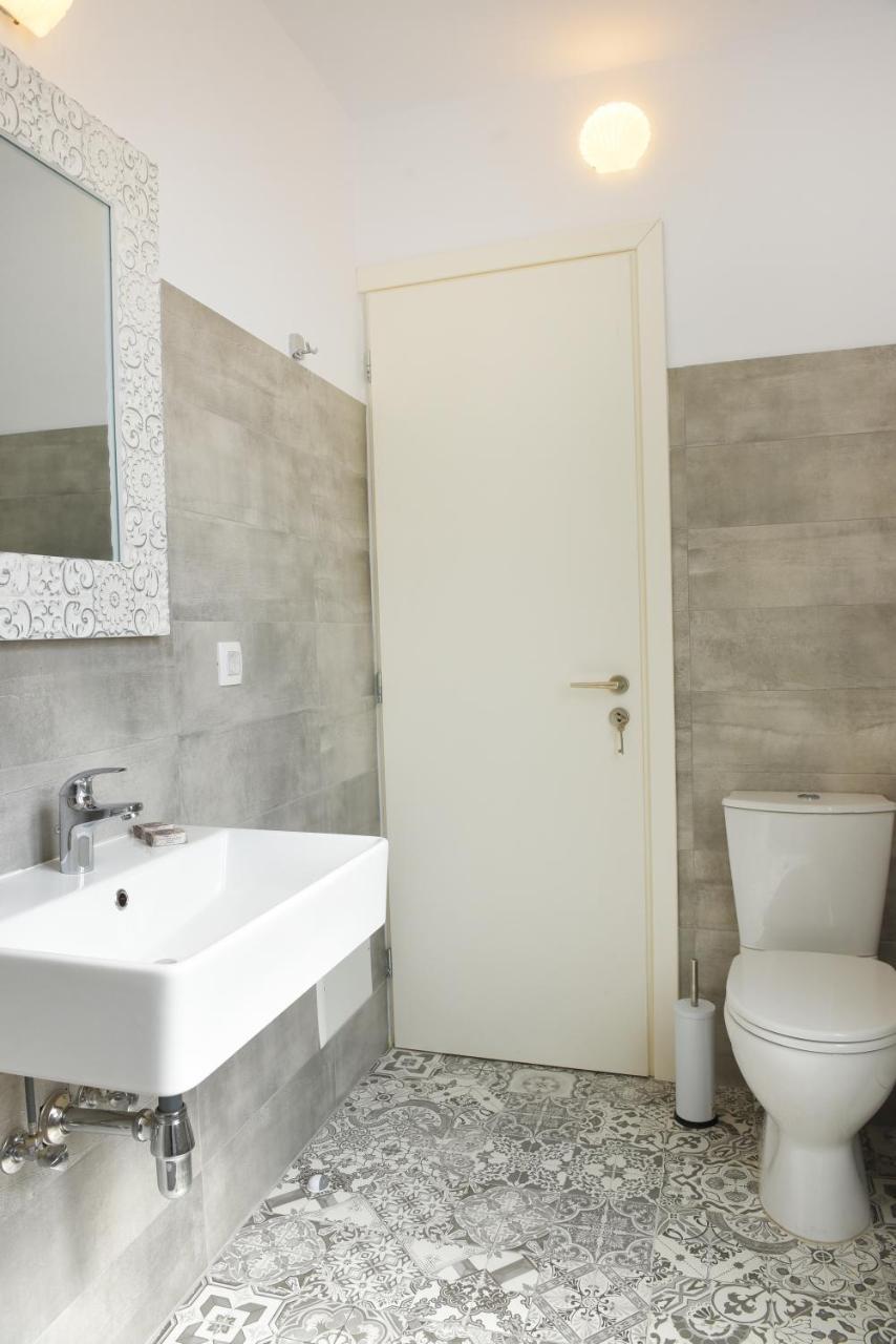 Oisyra Hotel Ermoupoli Ngoại thất bức ảnh