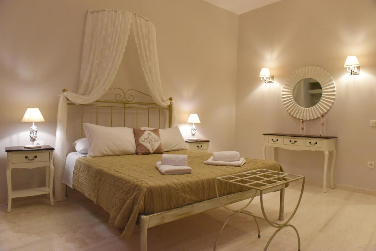 Oisyra Hotel Ermoupoli Ngoại thất bức ảnh