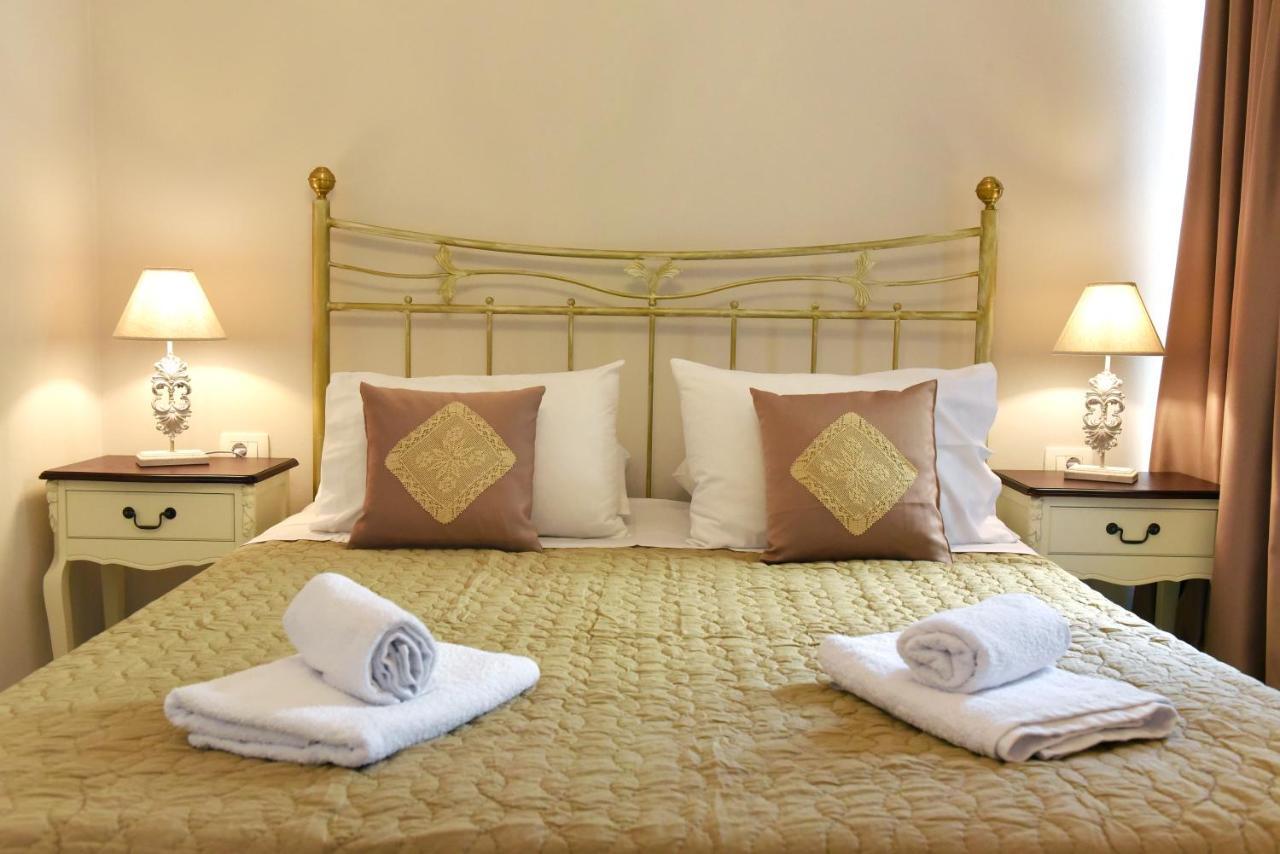 Oisyra Hotel Ermoupoli Ngoại thất bức ảnh