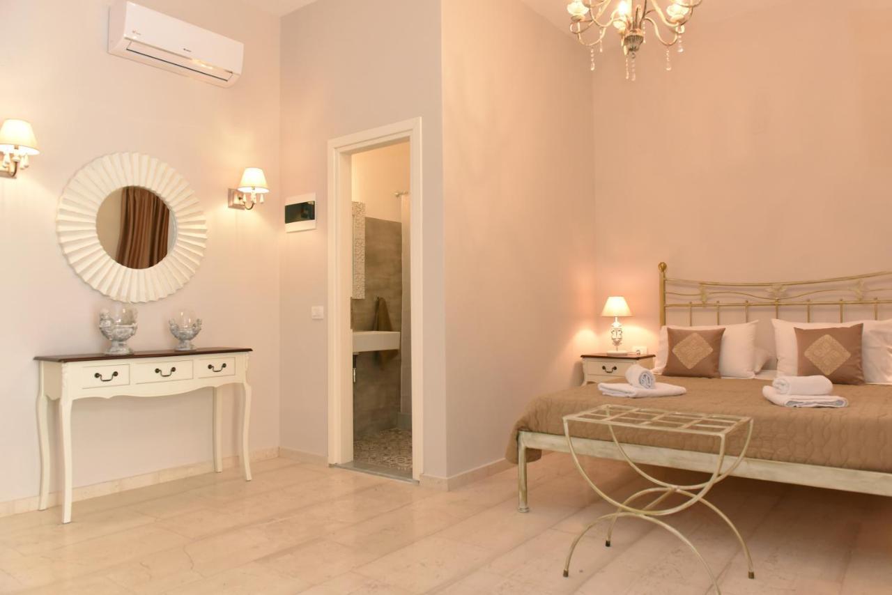 Oisyra Hotel Ermoupoli Ngoại thất bức ảnh