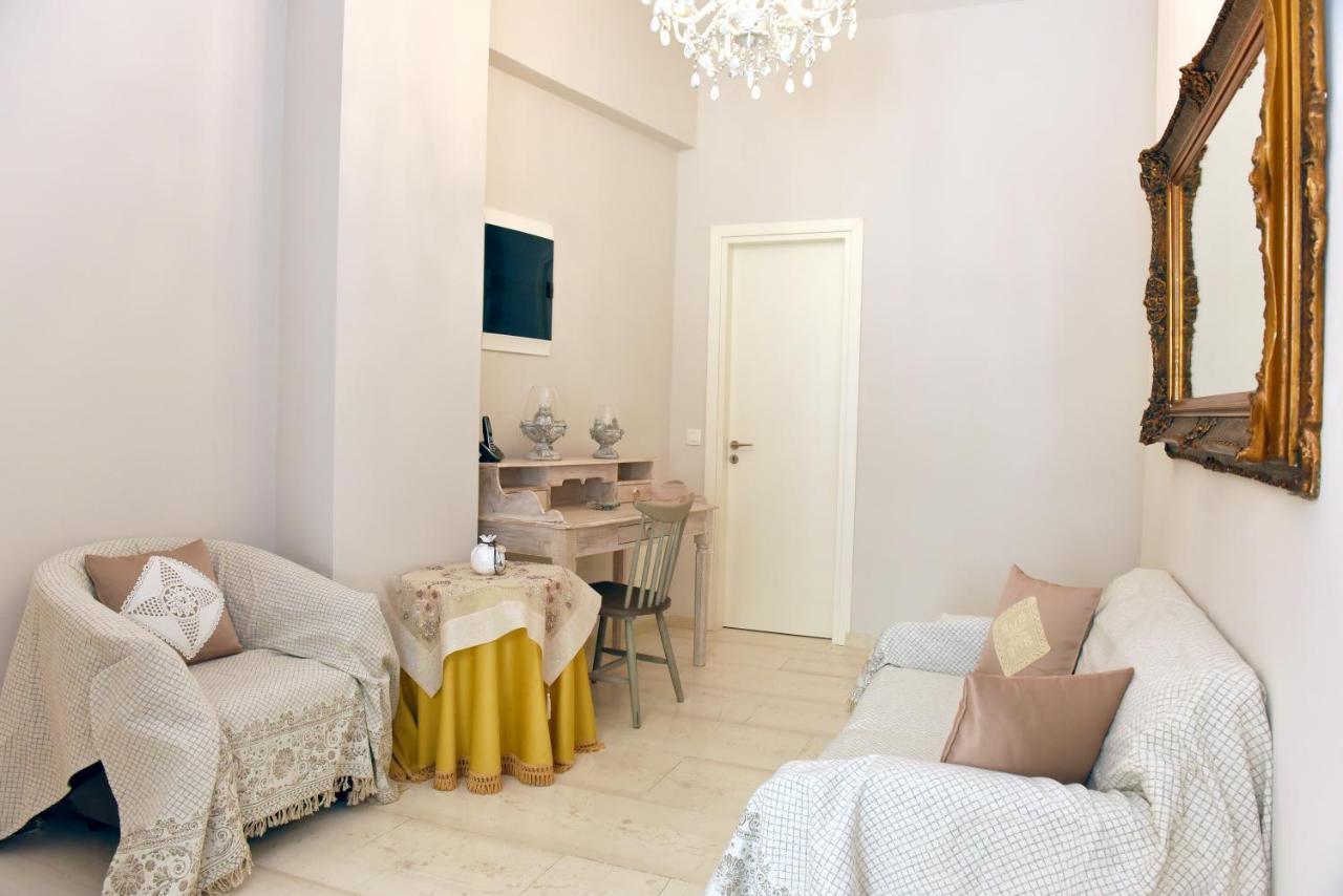 Oisyra Hotel Ermoupoli Ngoại thất bức ảnh