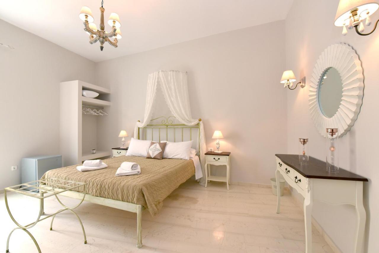 Oisyra Hotel Ermoupoli Ngoại thất bức ảnh
