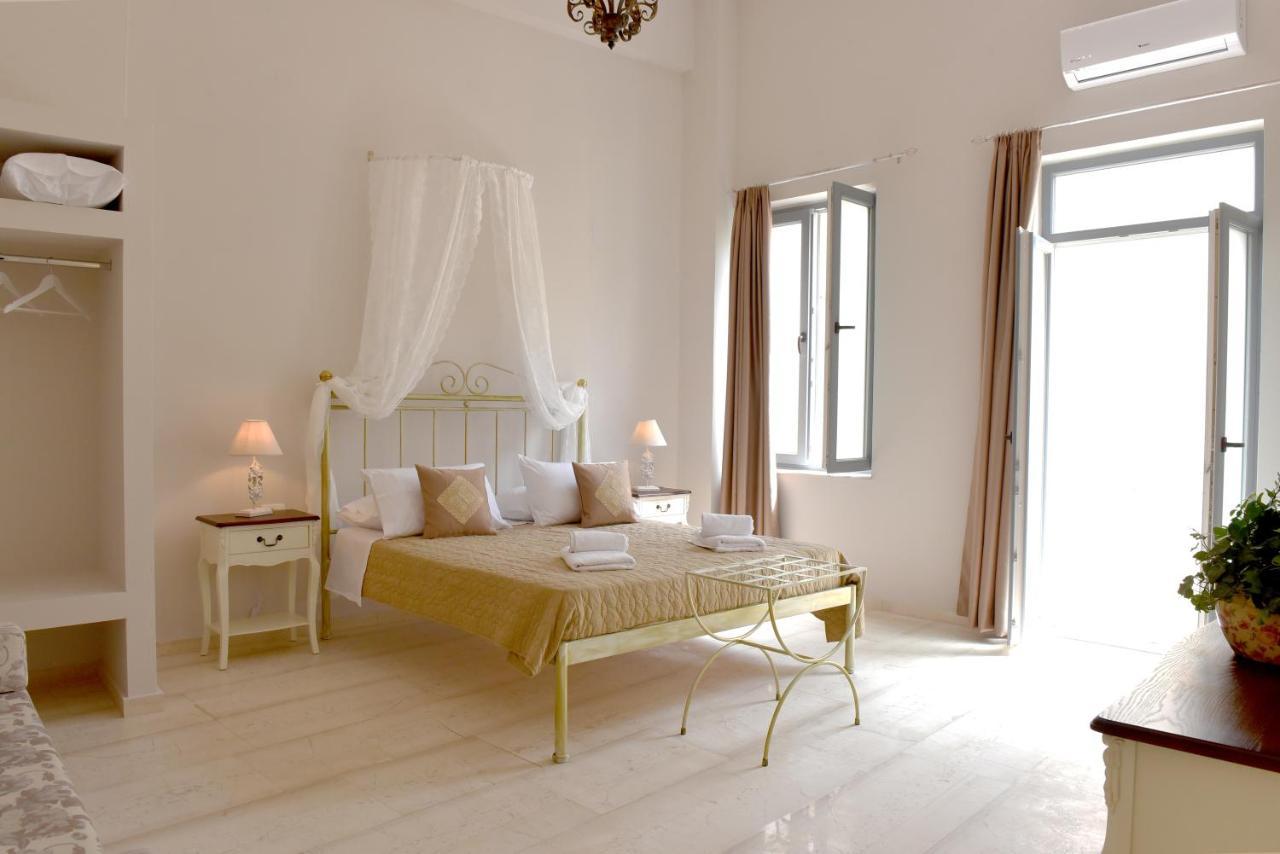 Oisyra Hotel Ermoupoli Ngoại thất bức ảnh