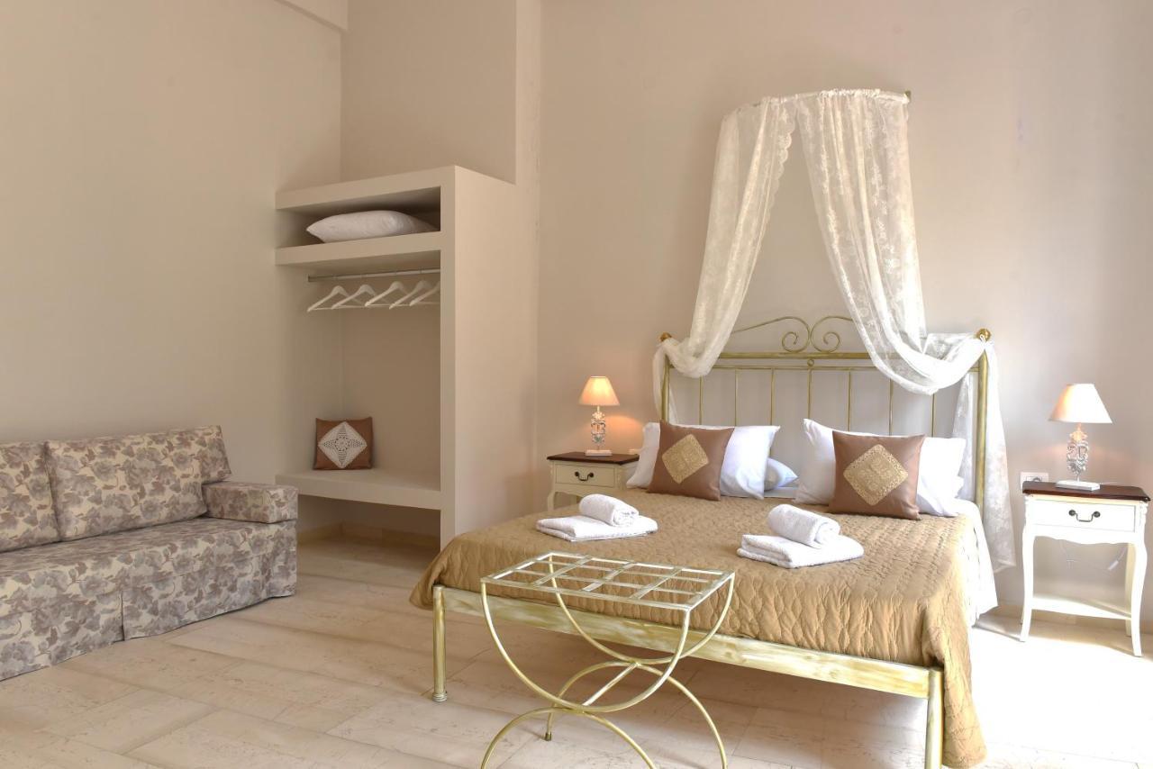 Oisyra Hotel Ermoupoli Ngoại thất bức ảnh