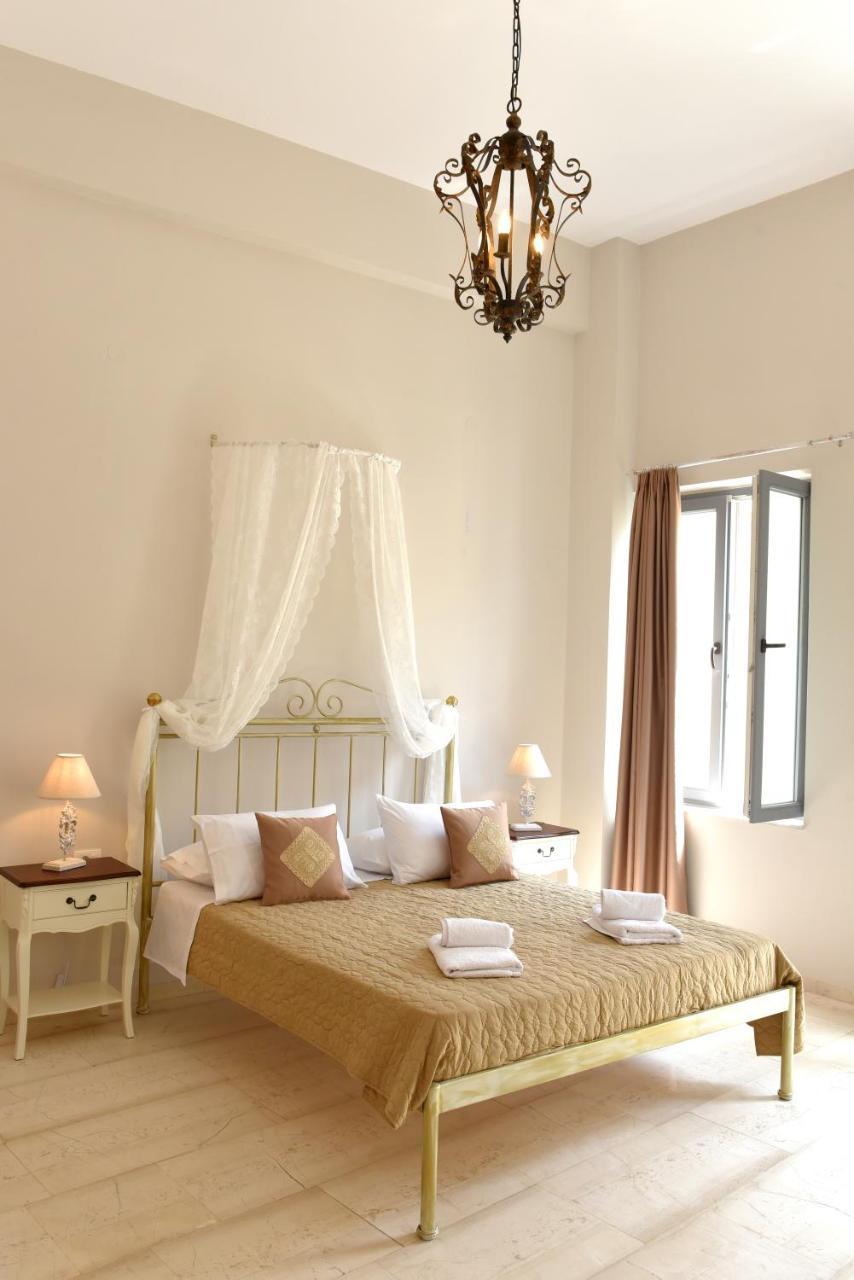 Oisyra Hotel Ermoupoli Ngoại thất bức ảnh