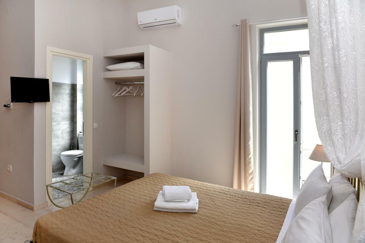 Oisyra Hotel Ermoupoli Ngoại thất bức ảnh